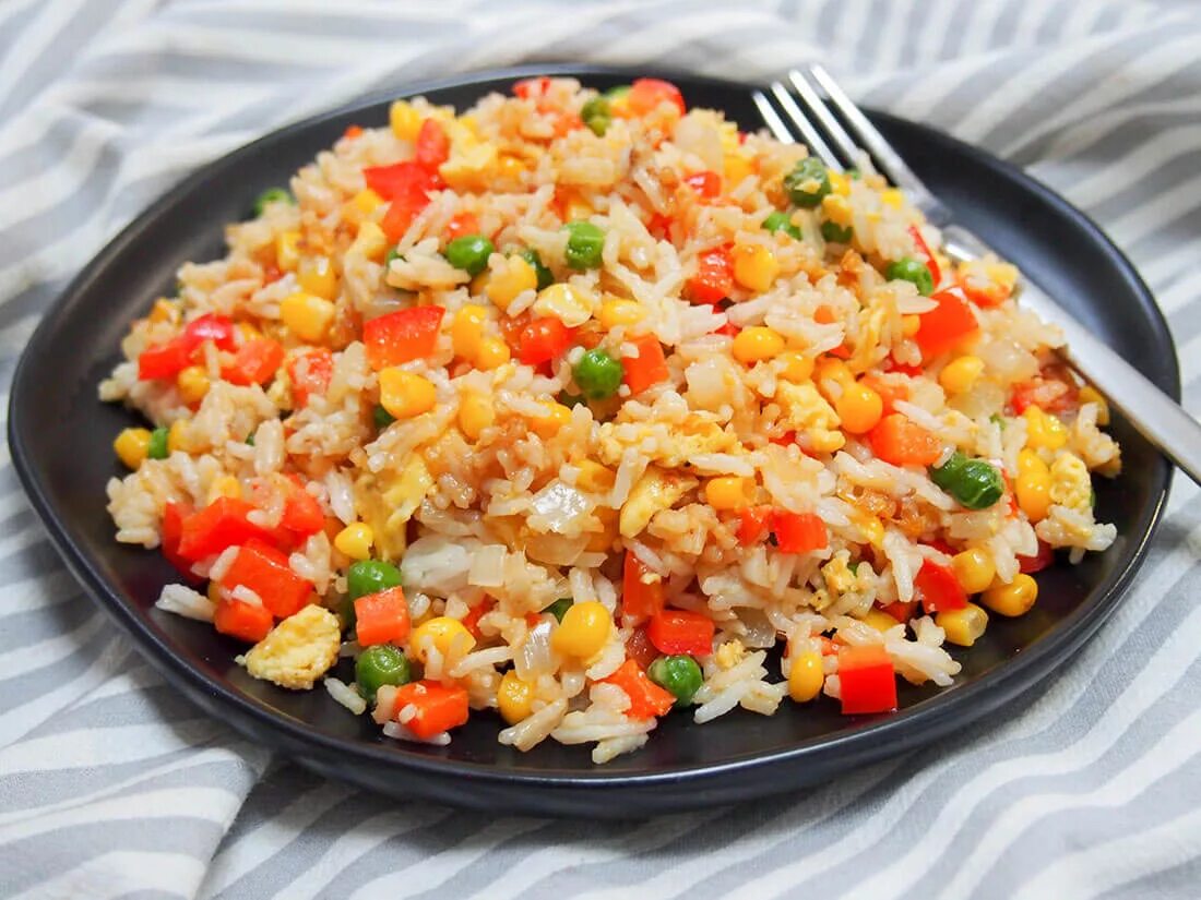 Rice vegetable. Егг Фрайд Райс. Veg Fried Rice. Рис с овощами. Жареный рис с овощами.