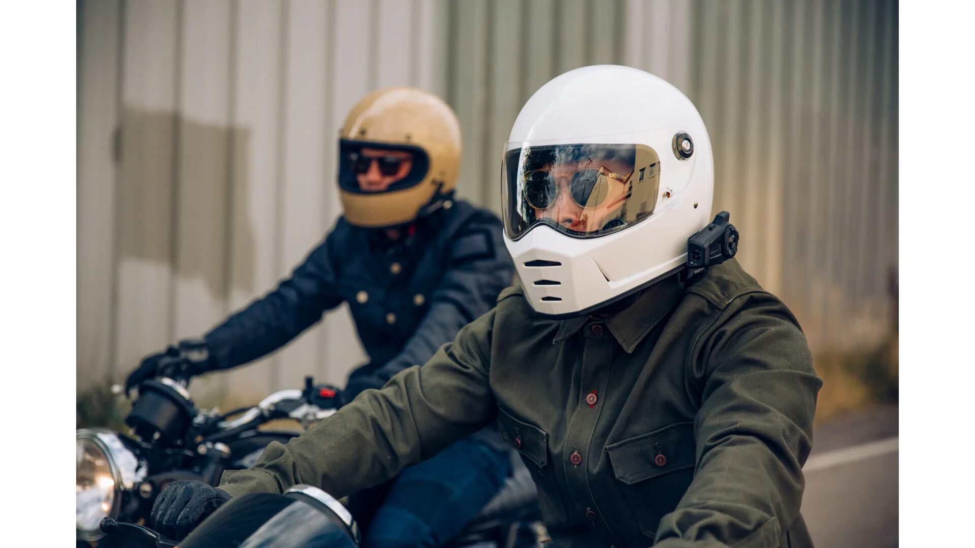 Helm values. Sena 10c evo шлем занимает половину кадра. c-evo. motobecha sena. helm.