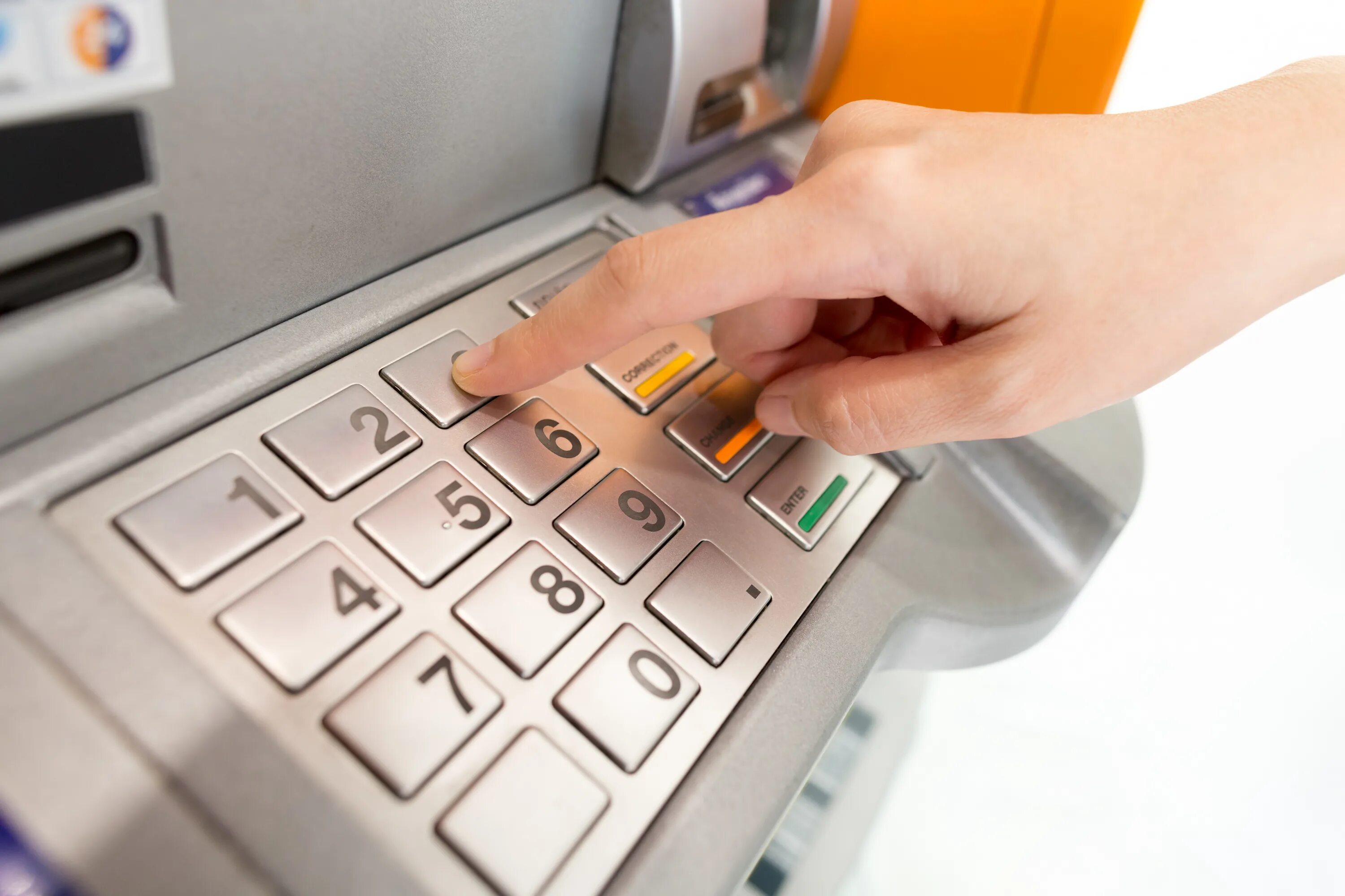 Неправильно ввел пин код в банкомате. Деньги в банкомате. Руки деньги Банкомат. Пин код Банкомат. Банкомат (ATM).