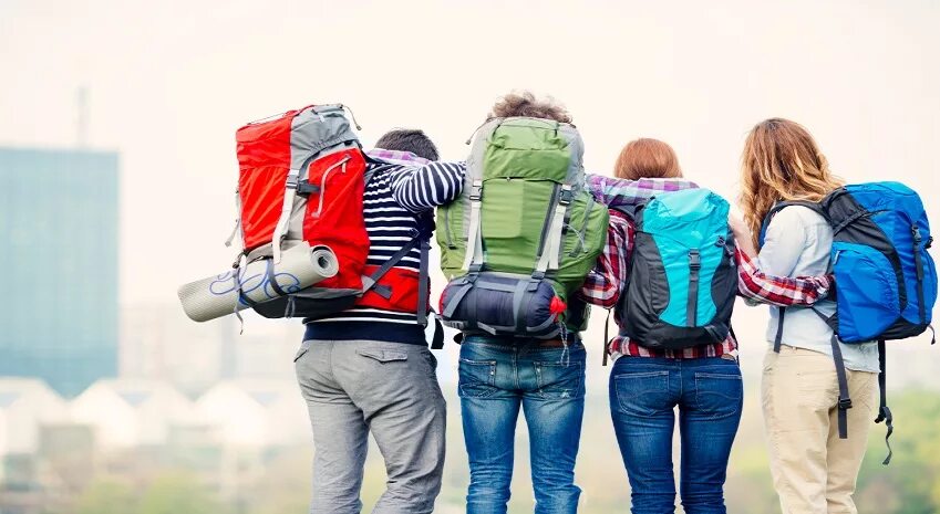 Молодежь в походе. Отдых на природе. Туристы на природе. Travel sharing. Сумка для мамы living traveling share.