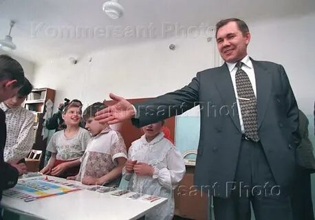 Слева вели