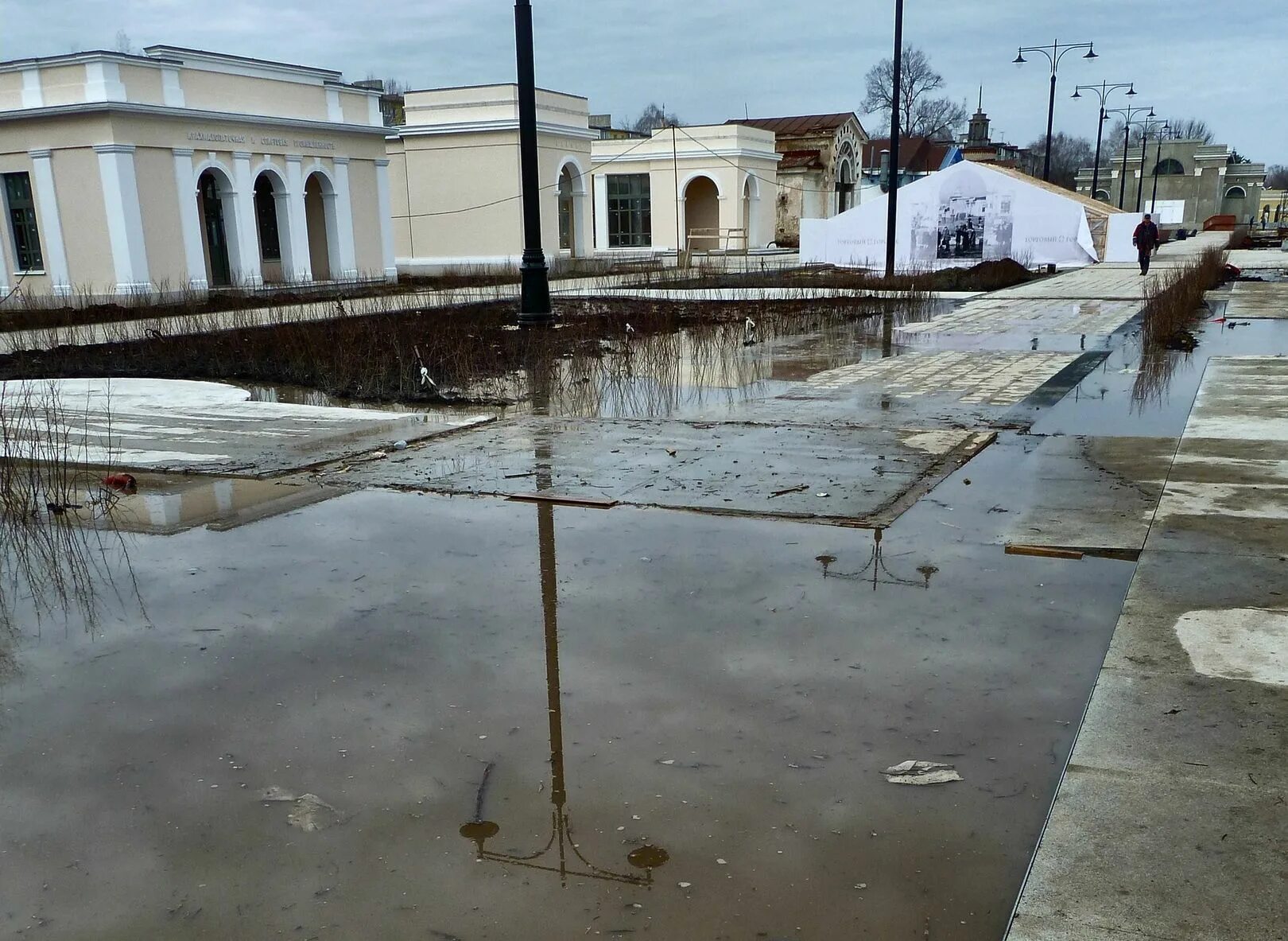 Паводок 2024 рязань на сегодня. Торговый городок Рязань 2023. Торговый городок Рязань затопило. Торговый городок Рязань реконструкция. Разлив Рязань 2023.