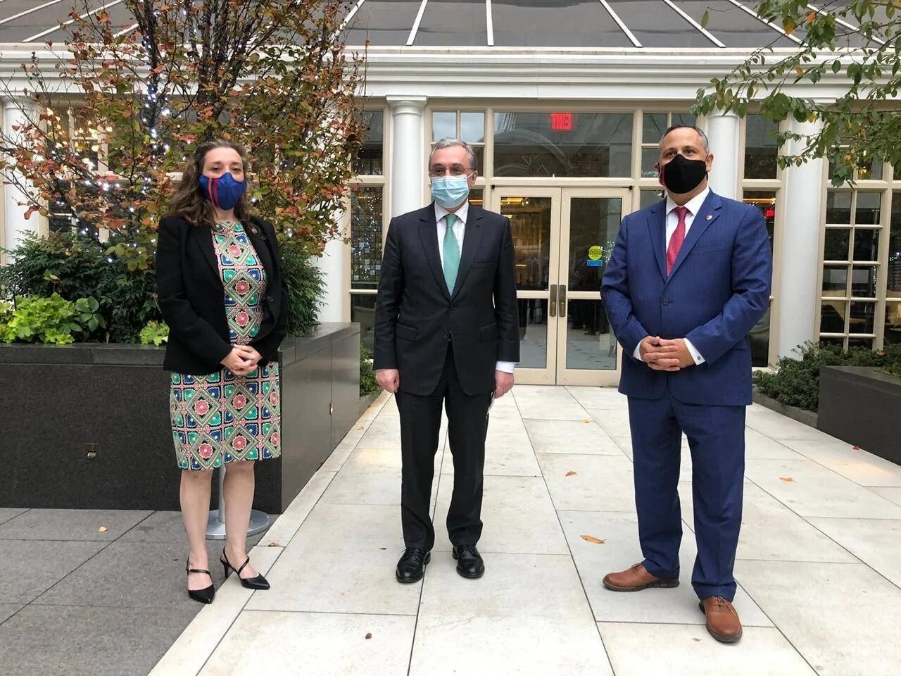 Российско-армянский гуманитарный центр. Энергетическая компания в армении. Пашинян одкб. Мирзоян. Армяне в офисе.