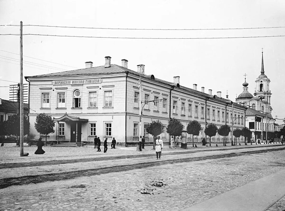 Тверь исторических. Мариинская женская гимназия Тверь. Тверская городская Дума Тверь 19 век. Мариинская женская гимназия 1903. Тверская гимназия 19 века.