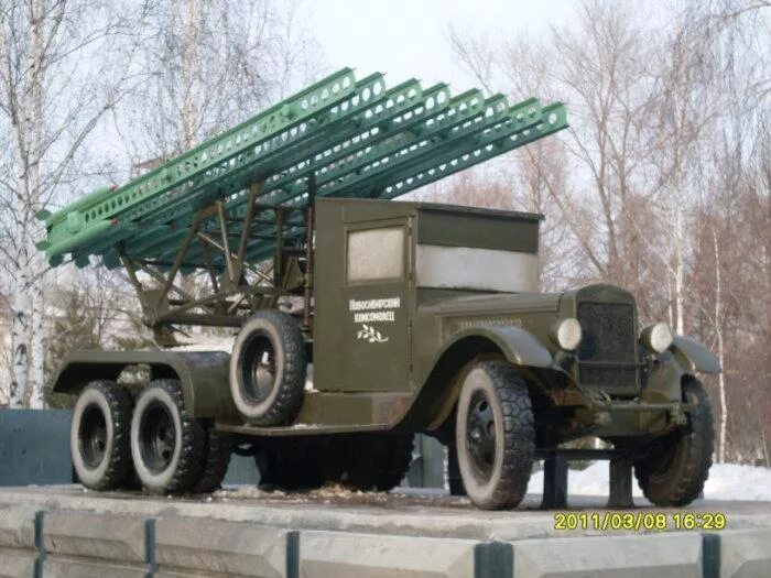 Памятник катюше во владивостоке. Реактивная система катюша памятник. Катюша новосибирск. Катюша калининский район новосибирск. Катюша новосибирск.