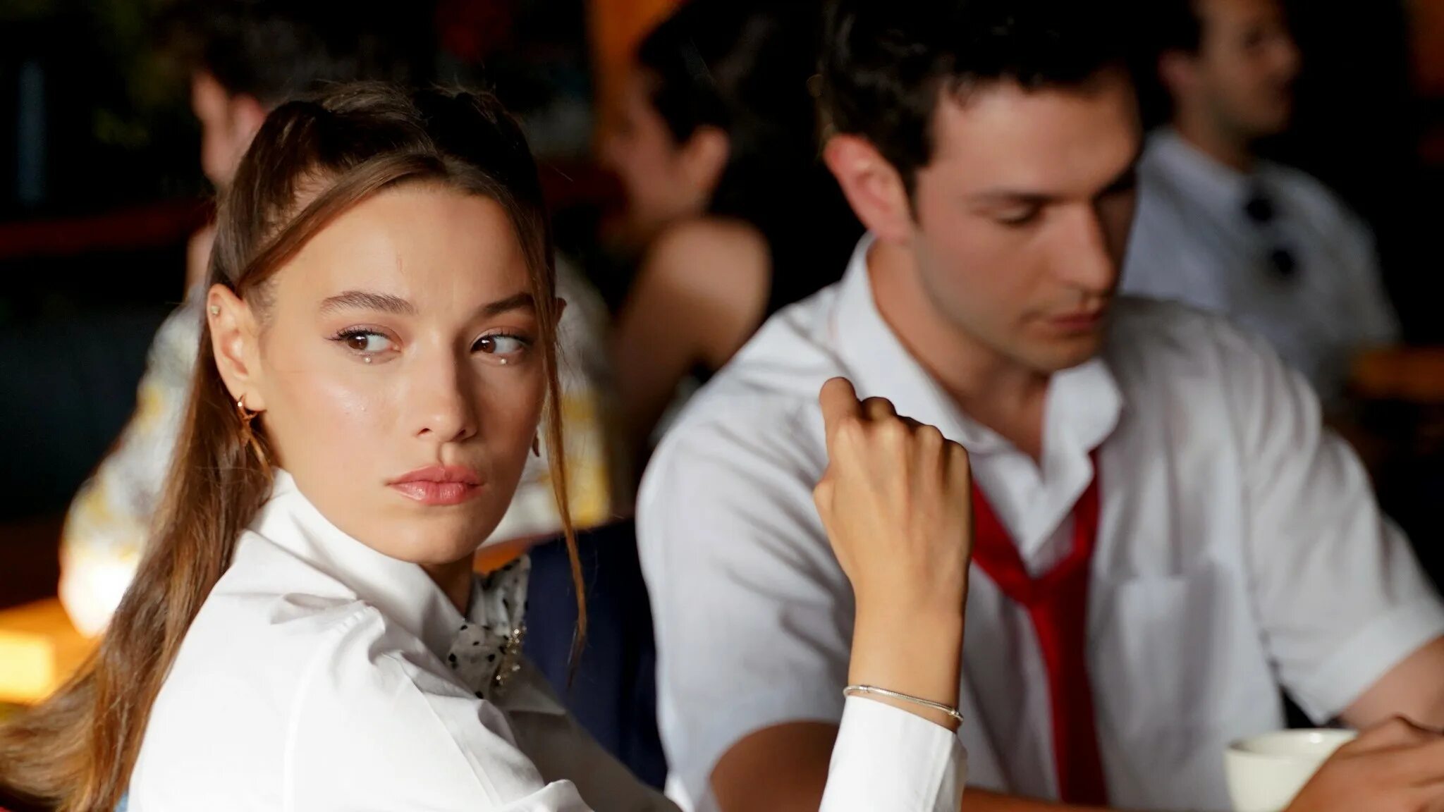 Turkru show. Мечты и жизни турецкий сериал. Айша айчин туран. Аслыхан малбора три куруша. Turkru show.