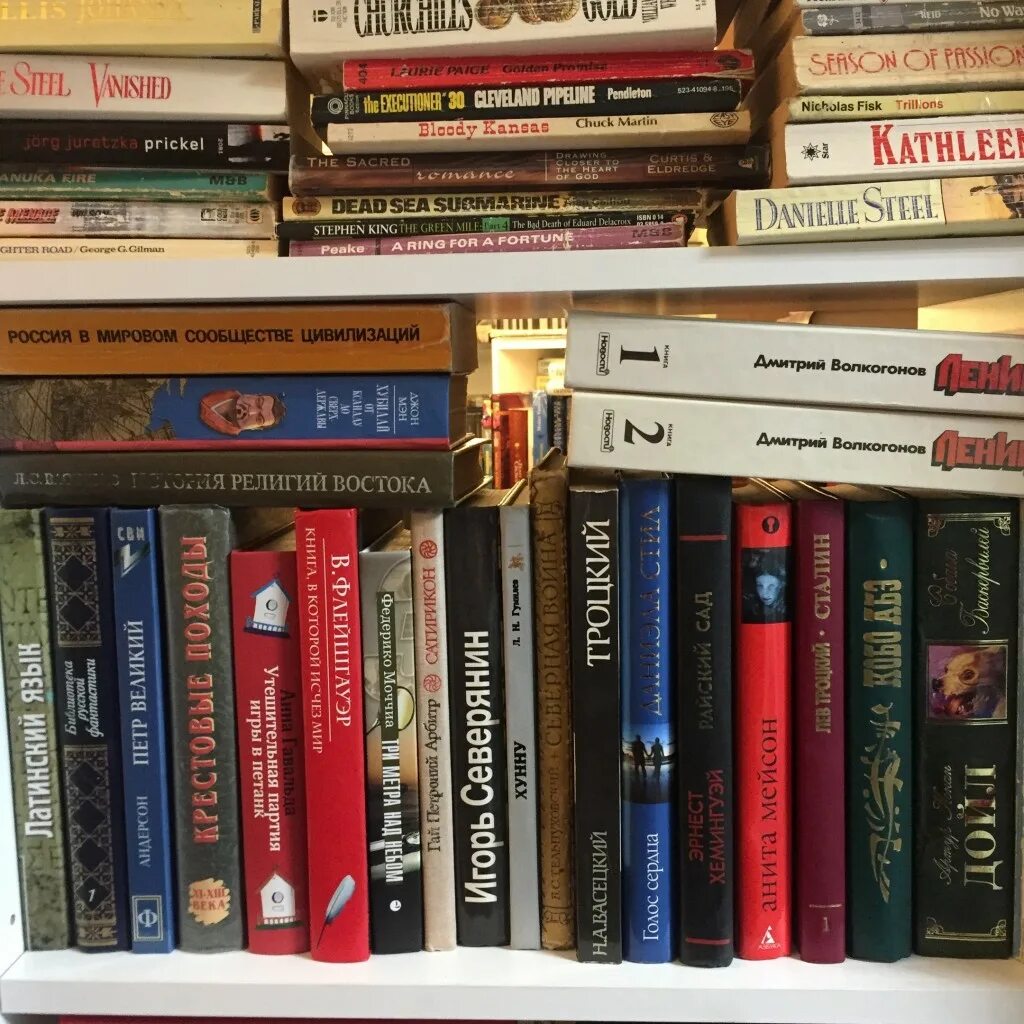 Встреча книжного клуба. Встреча книжного клуба. Книжный клуб. Встреча книжного клуба. Встреча книжного клуба.