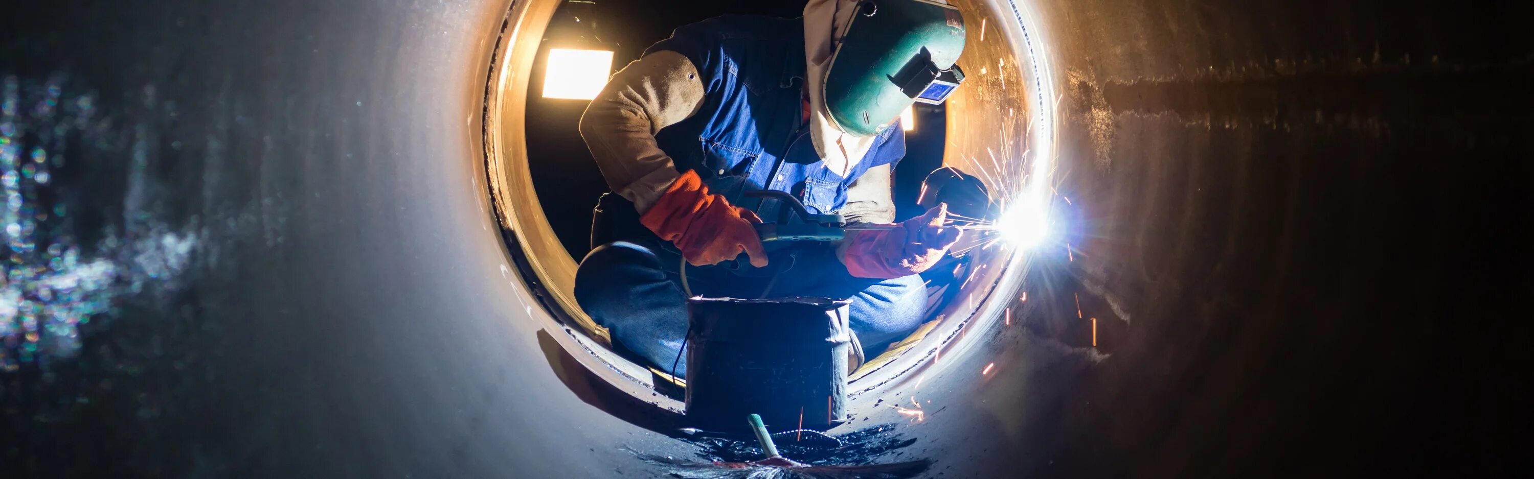 Труба внутри. Монтаж наружного водоснабжения. Технологические трубопроводы. Жкх. Трубопроводы пара и горячей воды.