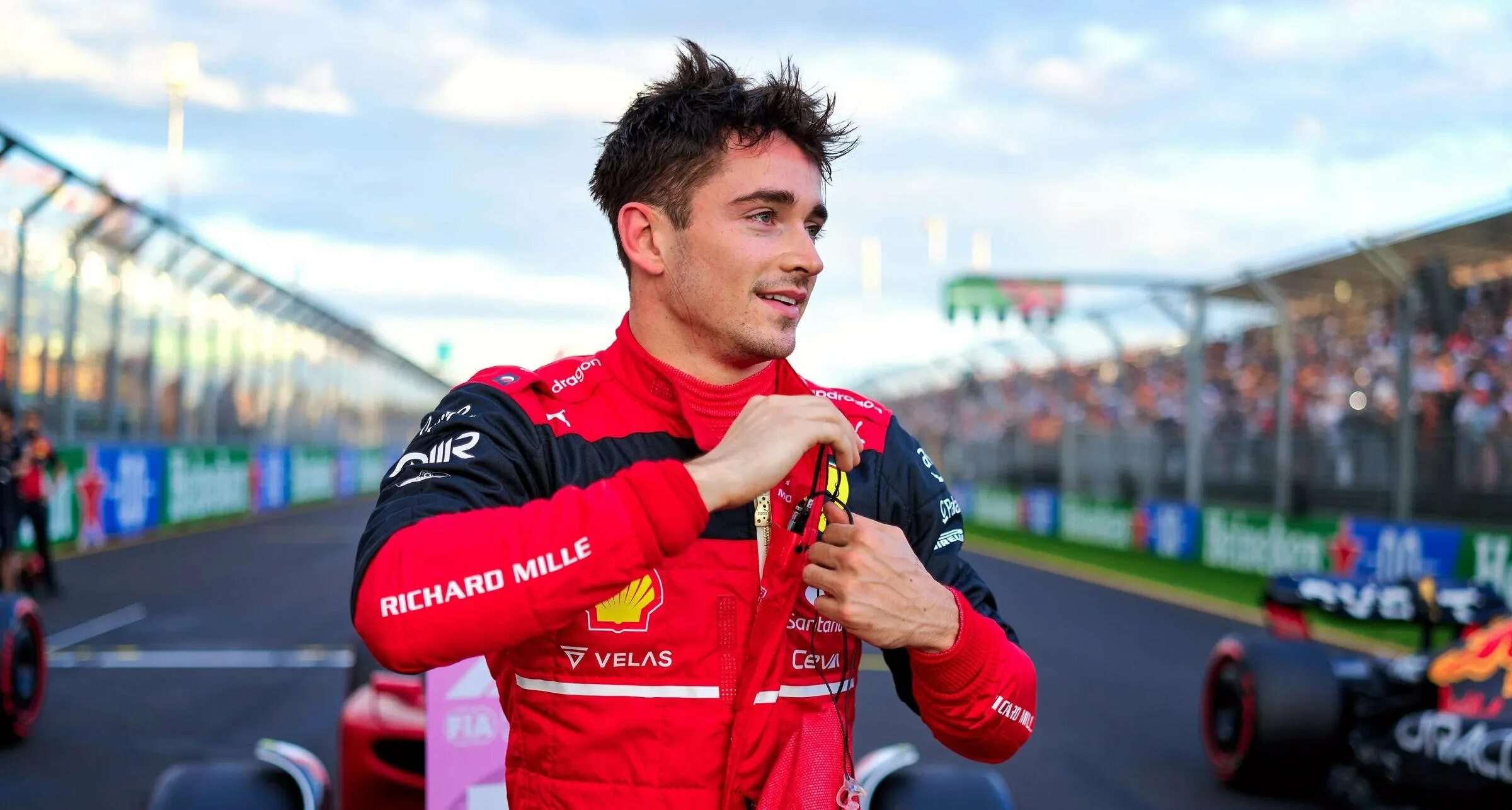 Scuderia ferrari состав. Шарль леклерк феррари. Шарль леклерк гонщик. Шарль леклкр в феррари. Шарль леклерк феррари.