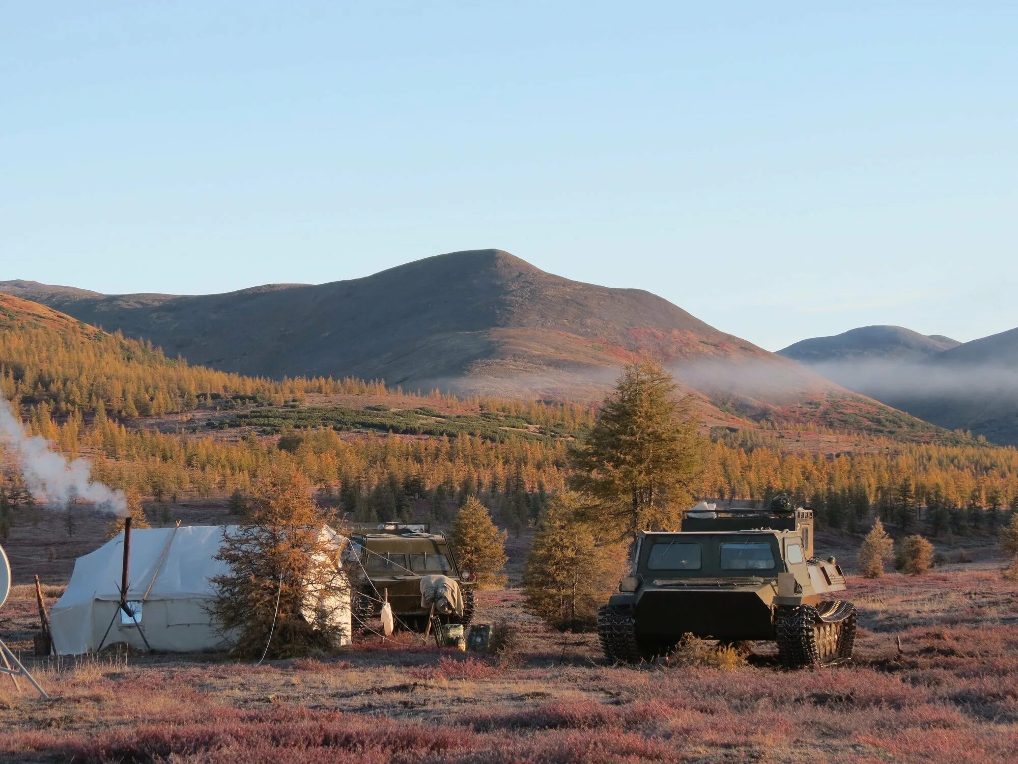 Аэропорт сеймчан магаданская область. Поселок омчак рудник имени матросова. Посёлок полярный янао. Ленинградский магаданская область. Синегорье магадан.