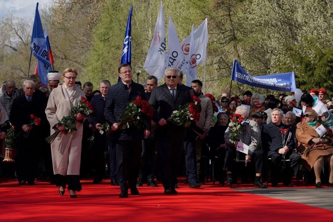 Самара 1 мая. Самара город трудовой доблести. Возложение цветов 2022 Самара. День Победы возложение цветов.