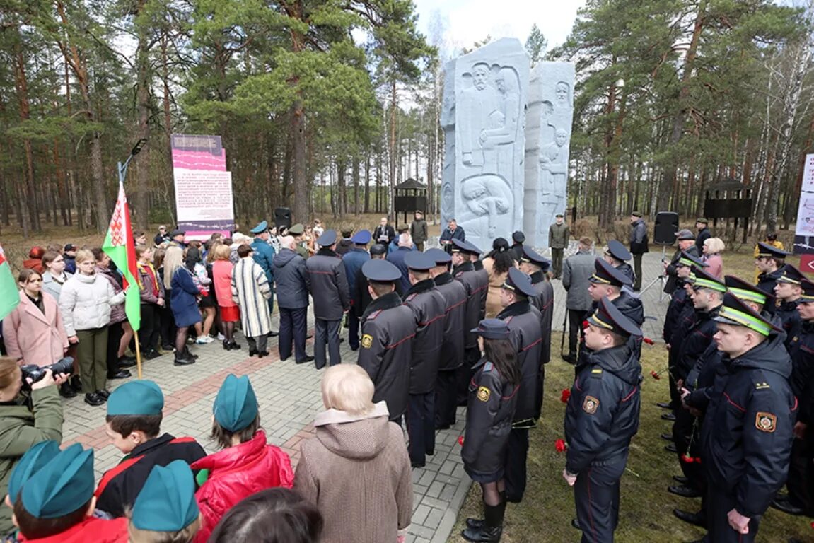 Озаричи мемориальный комплекс. Концлагерь в Белоруссии Озаричи. Озаричи памятник.