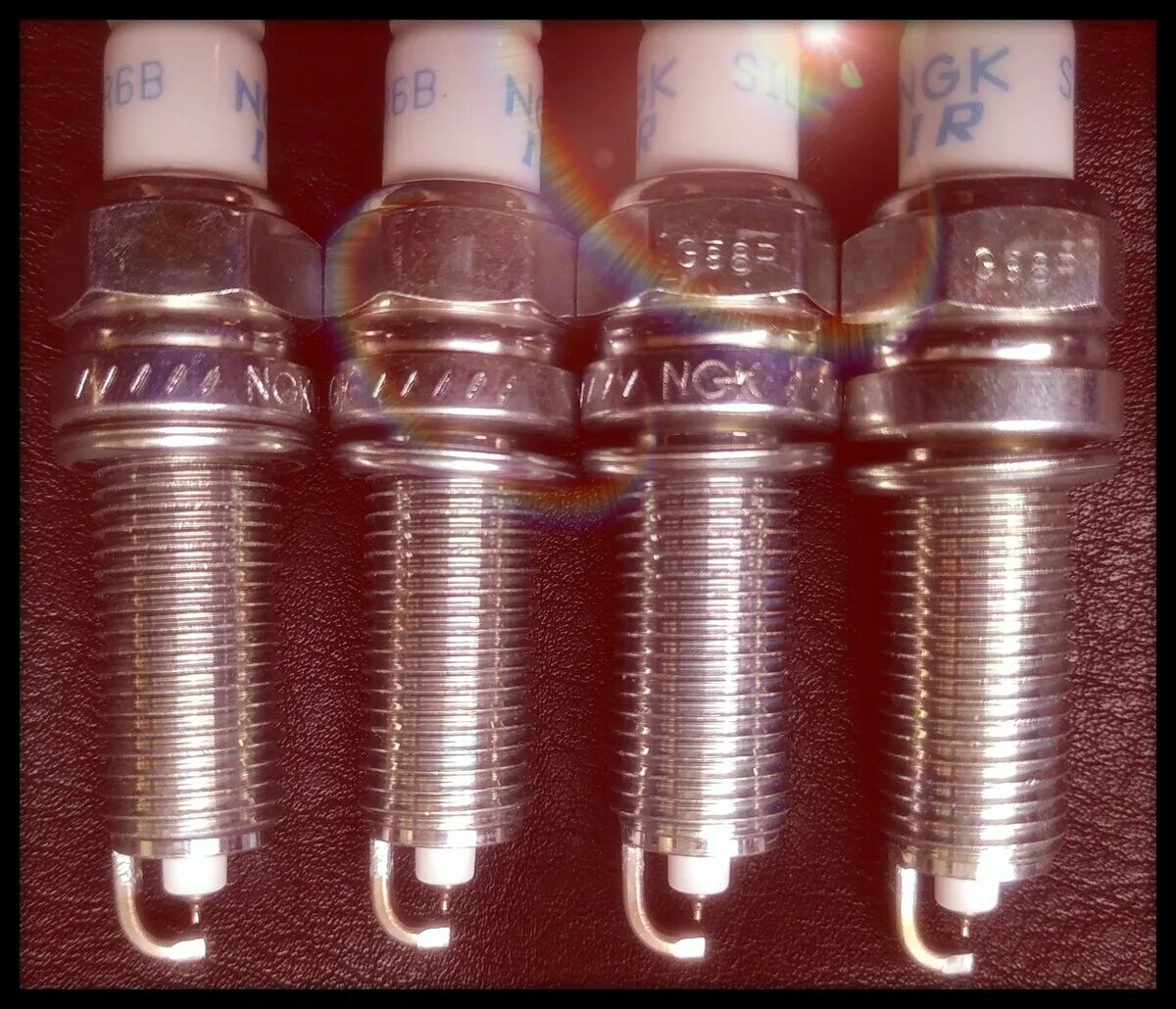 Spark plug. Denso ik20g. Иридиевые свечи нгк. Свечи иридиум платинум. Никелевые или иридиевые свечи лучше.