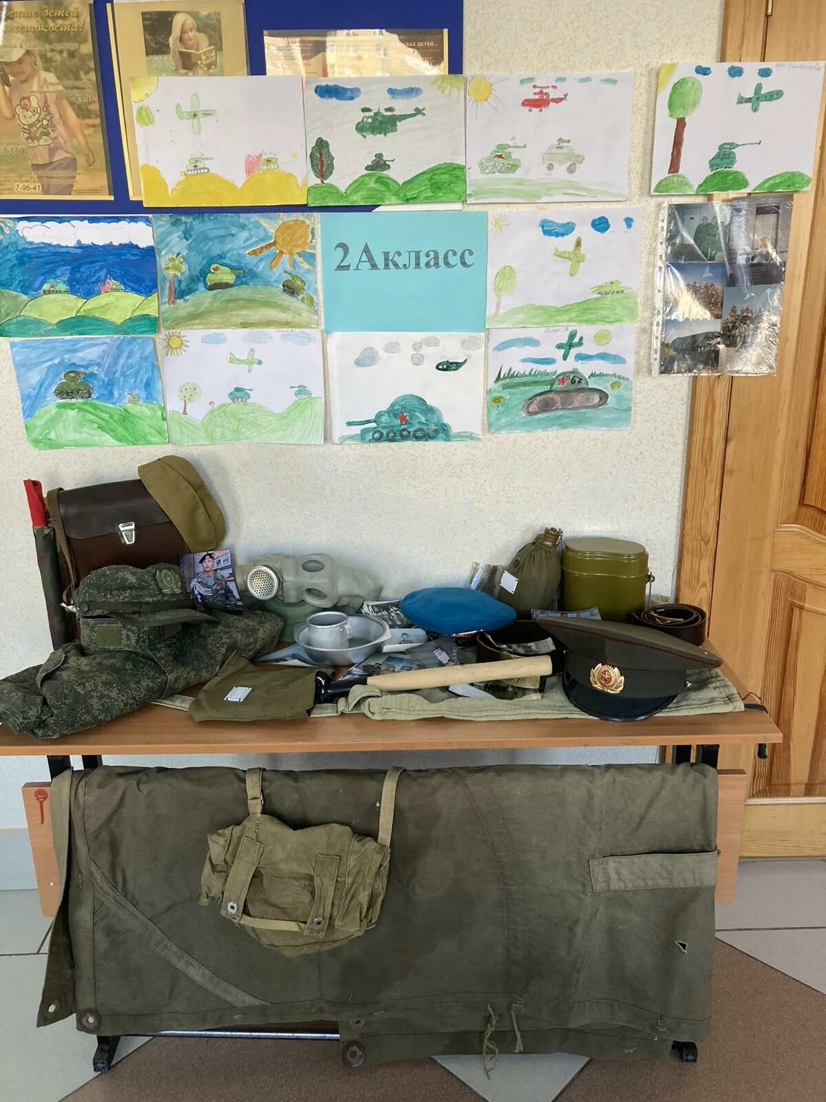 Армейский чемоданчик акция. Армейский чемоданчик акция рдш. Армейский чемоданчик акция в школе. Армейский чемоданчик акция. Выставка армейский чемоданчик.