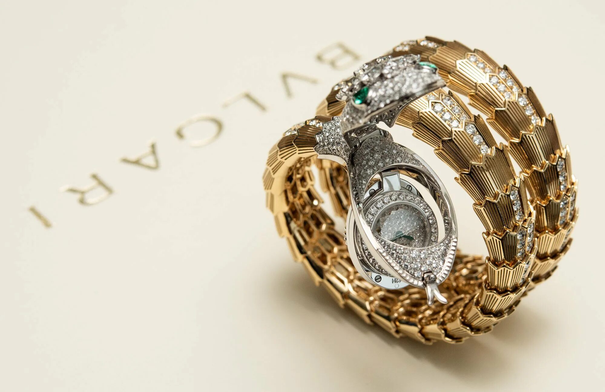 Кольцо змейка булгари. Bvlgari Serpenti кольцо. Коллекция Serpenti Bvlgari. Булгари Серпенти. Bvlgari Serpenti кольцо змея.