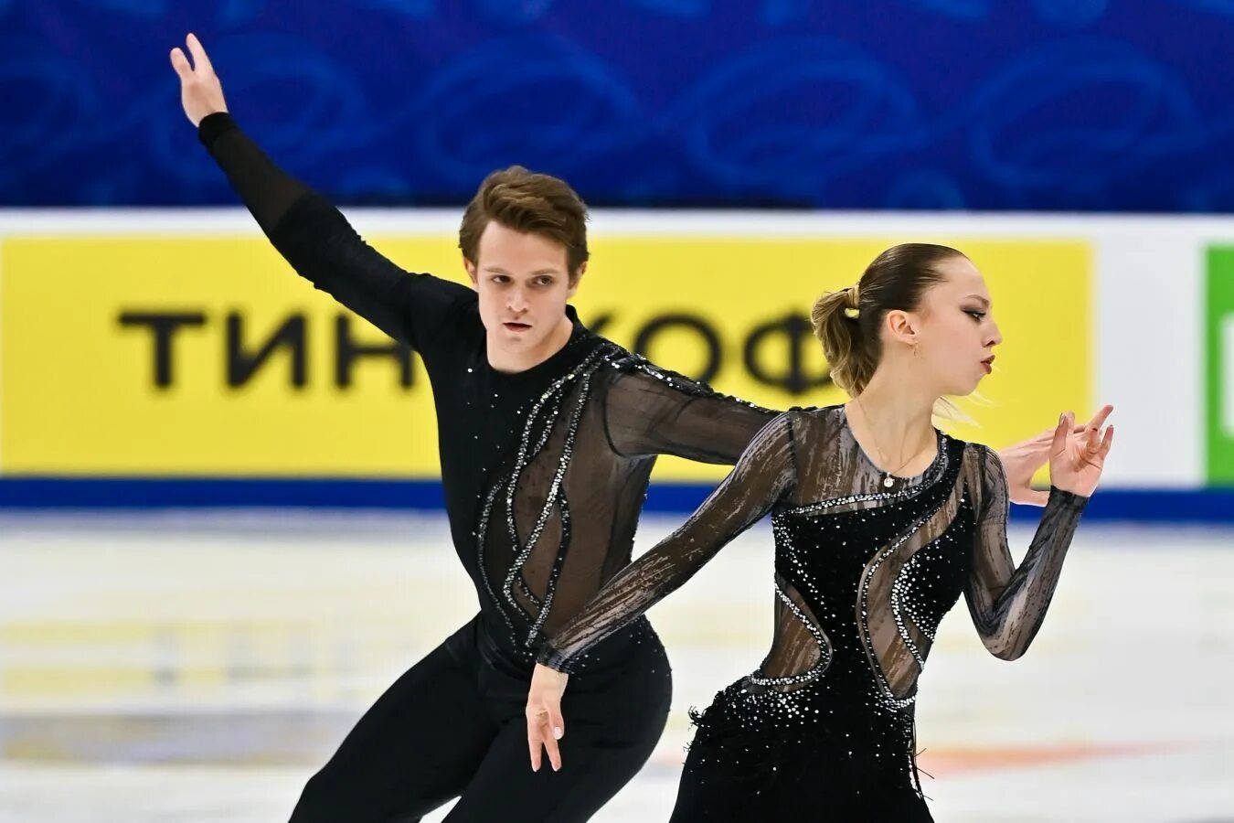 Чемпионат россии по фигурному катанию 2023 женщины. Таблица по фигурному катанию. Чр по фигурному катанию результаты. Чемпионат россии прыжковый турнир. Чр по фигурному катанию результаты.