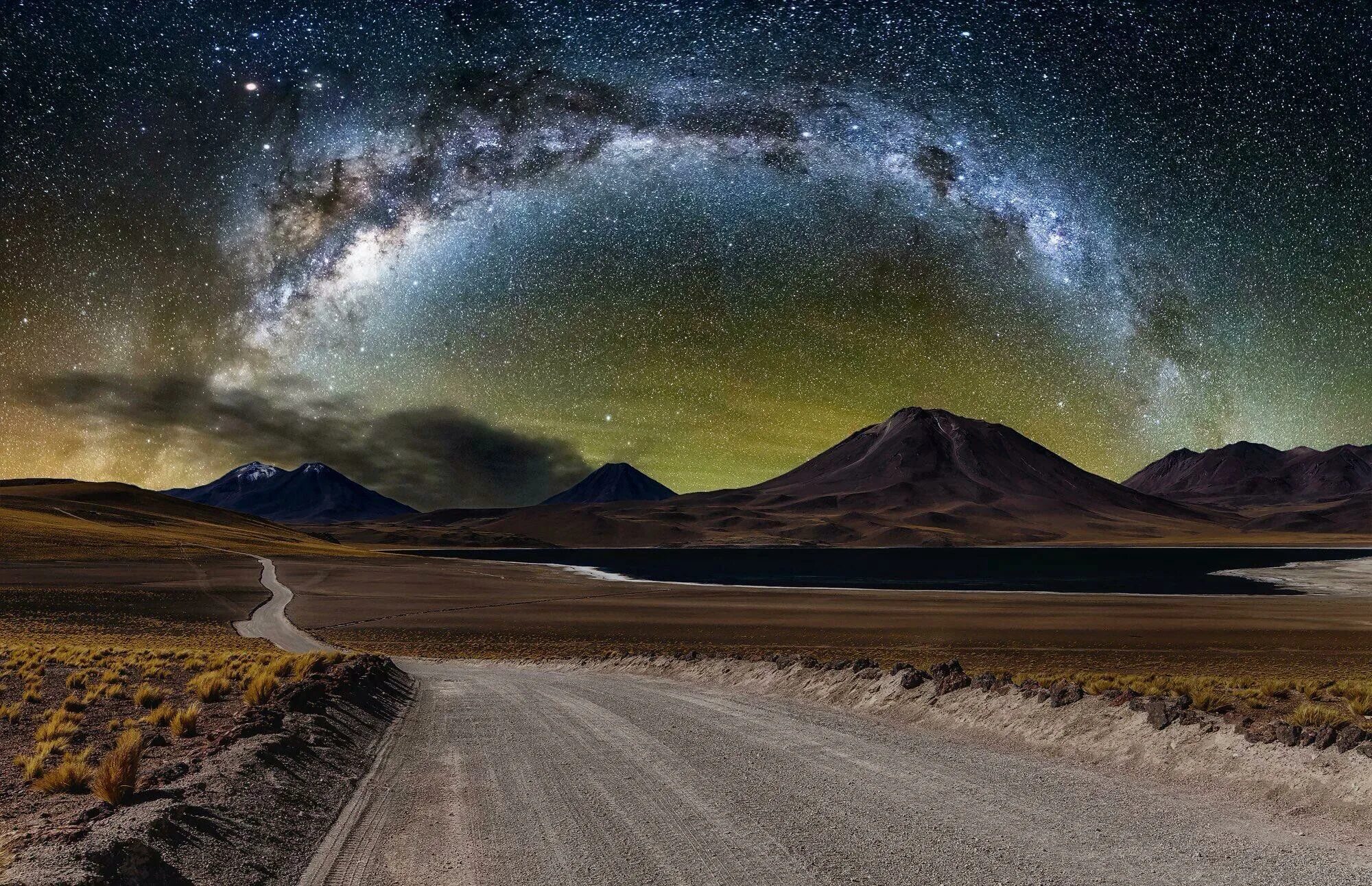 Пустыня Атакама звездное небо. Атакама Чили звездное небо. Чили пустыня Атакама. Млечный путь в пустыне Атакама.