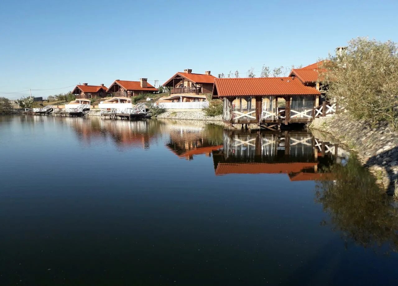 Загородный комплекс хоббиттон ставропольский край. Хоббит дом иноземцево. Хоббит тон иноземцево. База отдыха хоббит тон. Хоббитон иноземцево.