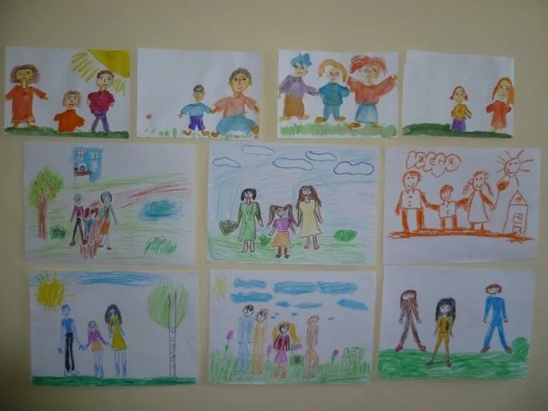 Конкурс семьи в доу. Выставка рисунков. Выставка рисунков семья. Рисунок моя семья. Выставка рисунков моя семья в детском саду.