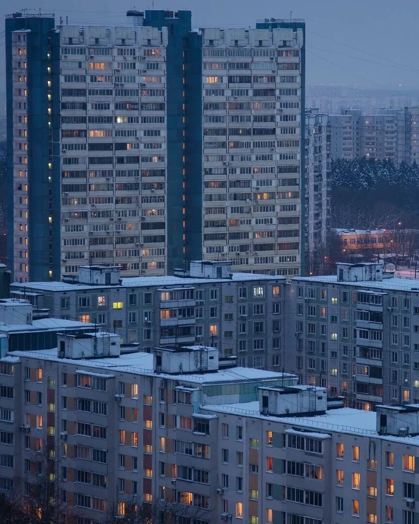 Панельная россия. Город спальный район Сумерки. Сумерки в спальном районе. Ясенево спальный район. Ясенево девятиэтажки.