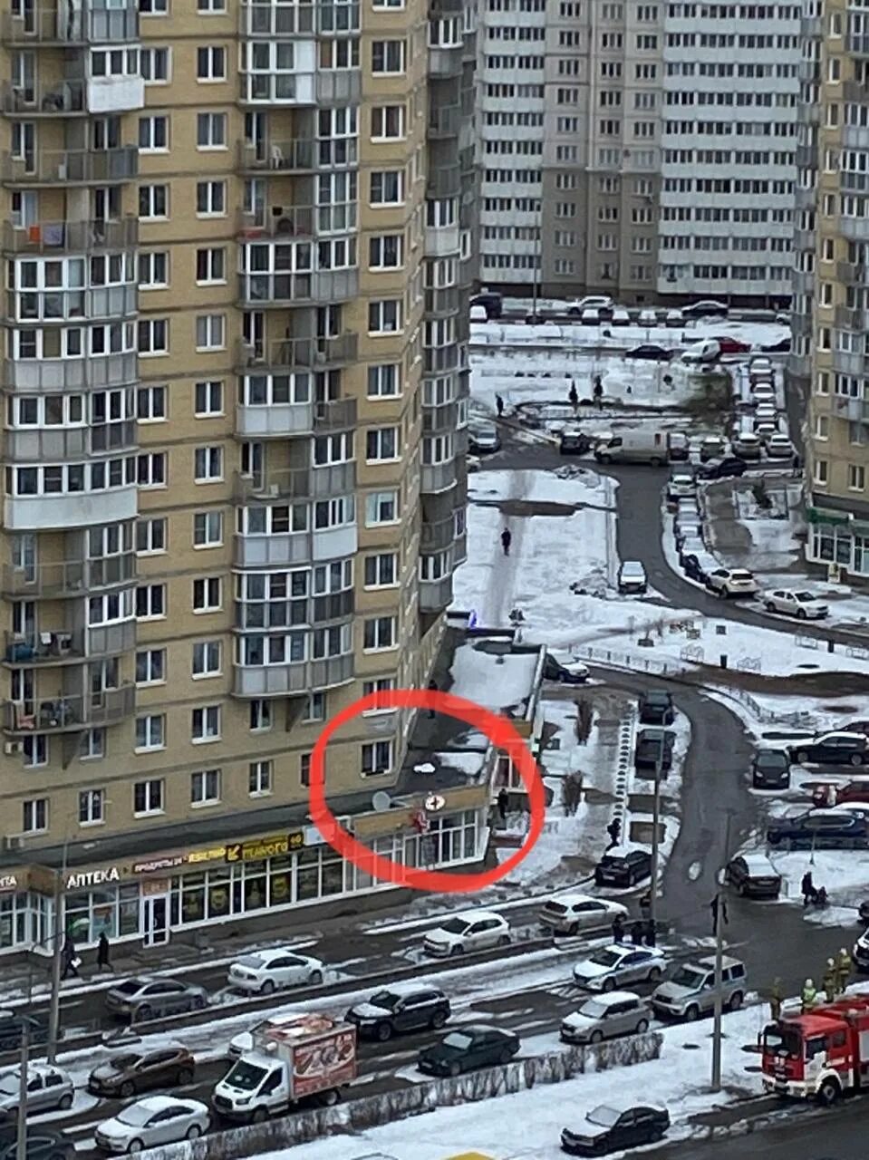 Идти в 9 этаж. Девочка выпала из окна. окна многоэтажек. вид из окна 13 этаж.
