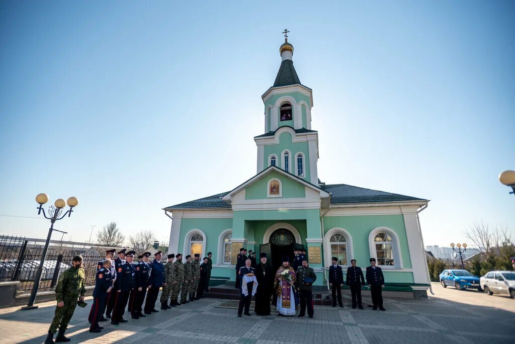 Казачья православная церковь. Троицкий собор кубанского казачьего войска. Казачья православная церковь. Служба в православном храме казаки. Казаки православные.