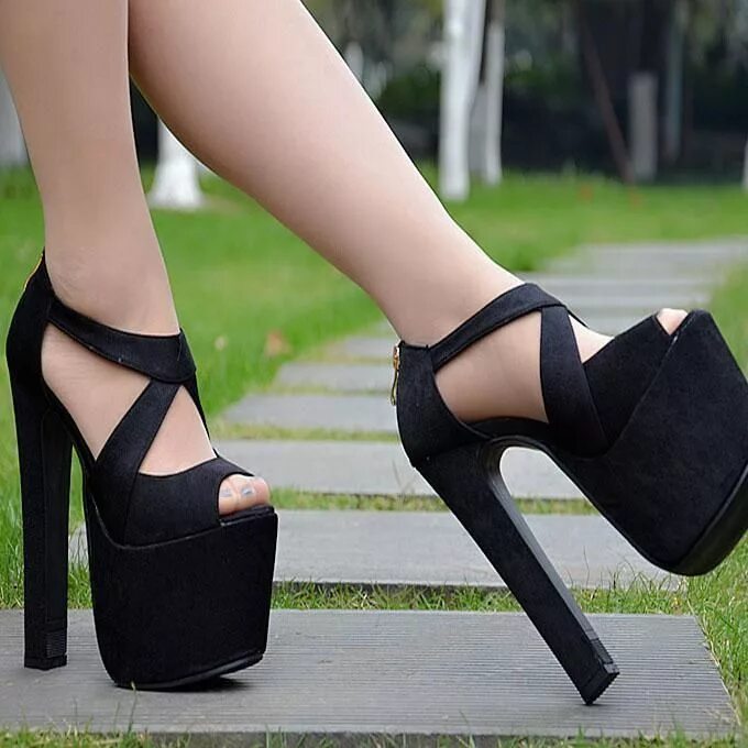 Super toes. Super high platform sandals. high heels platform sandals. high platform. very high platform heels.