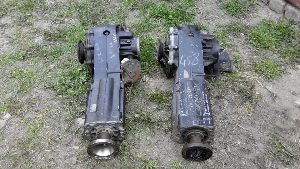 Редуктор ауди 100. Audi 100 quattro редуктора. Задний редуктор ауди 100 кватро. Задний редуктор ауди s4 c4. Редуктор ауди 100.