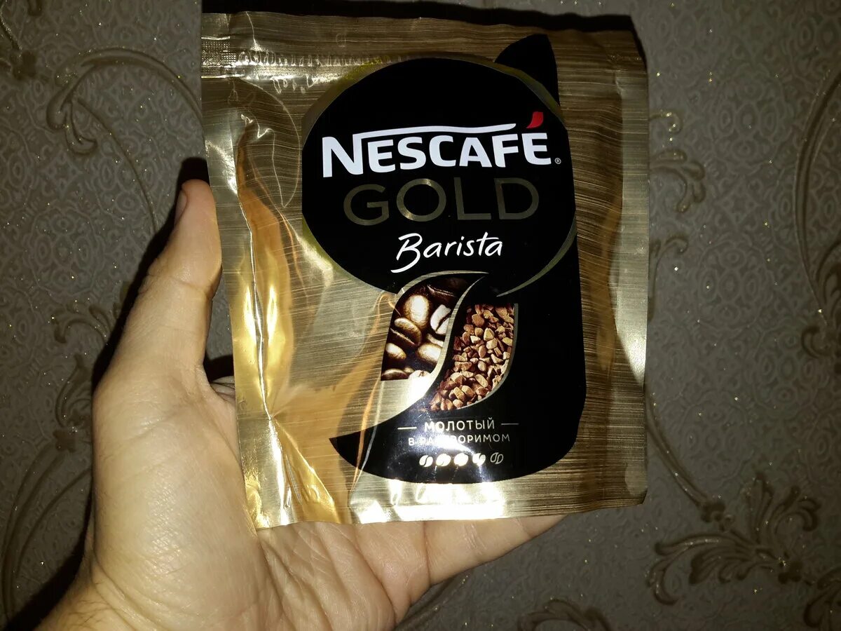 Кофе бариста голд. Кофе Nescafe Gold Barista. Нескафе Голд бариста 75 штрих. Кофе Нескафе бариста Голд молотый в растворимом. Кофе Нескафе Голд в пакетиках.