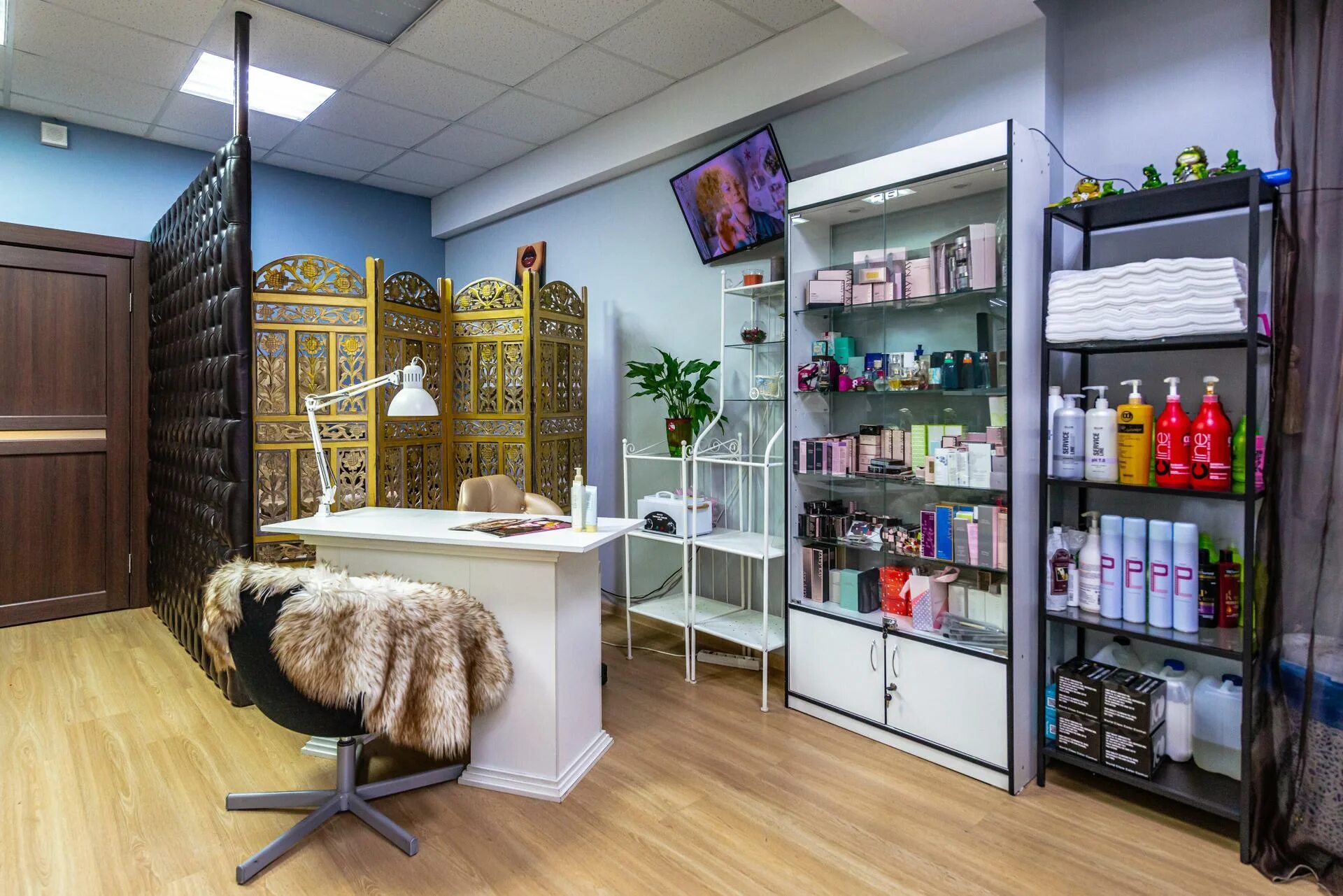 Салон цирюльня одинцово. Цирюльня лесной свердловская область. Царская цирюльня севастополь. Салон красоты на триумфальной. Цирюльня на рижском.