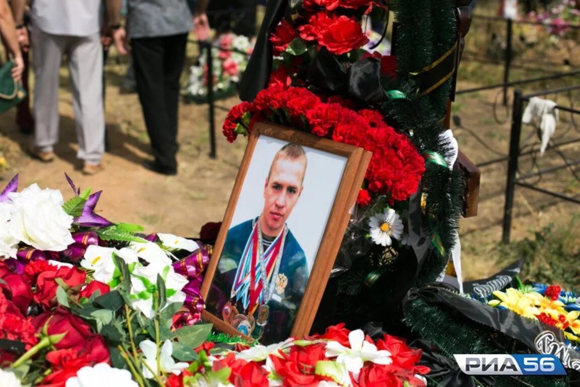 Могила георгия данелия на новодевичьем. Ушедшие артисты. Могила ирины скобцевой на новодевичьем кладбище. Умершие в ближайшее время. Смерть последний человек.