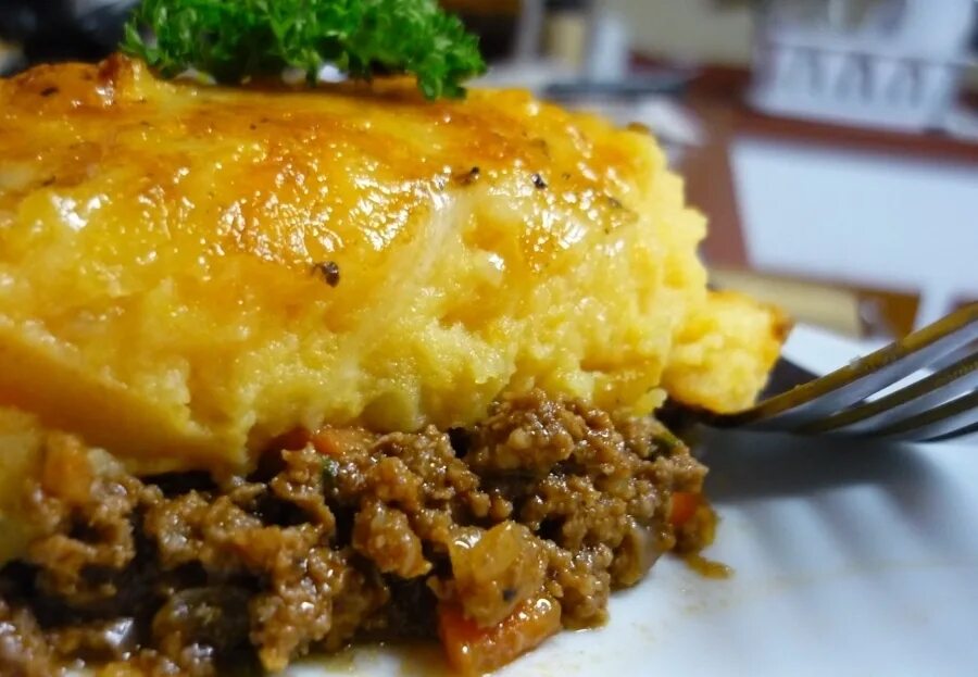 Запеканка с фаршем и картофелем пюре. Картофельная запеканка с фаршем в мультиварке. картофельное пюре с фаршем. запеканка с пюре и фаршем. пюре с фаршем в духовке.