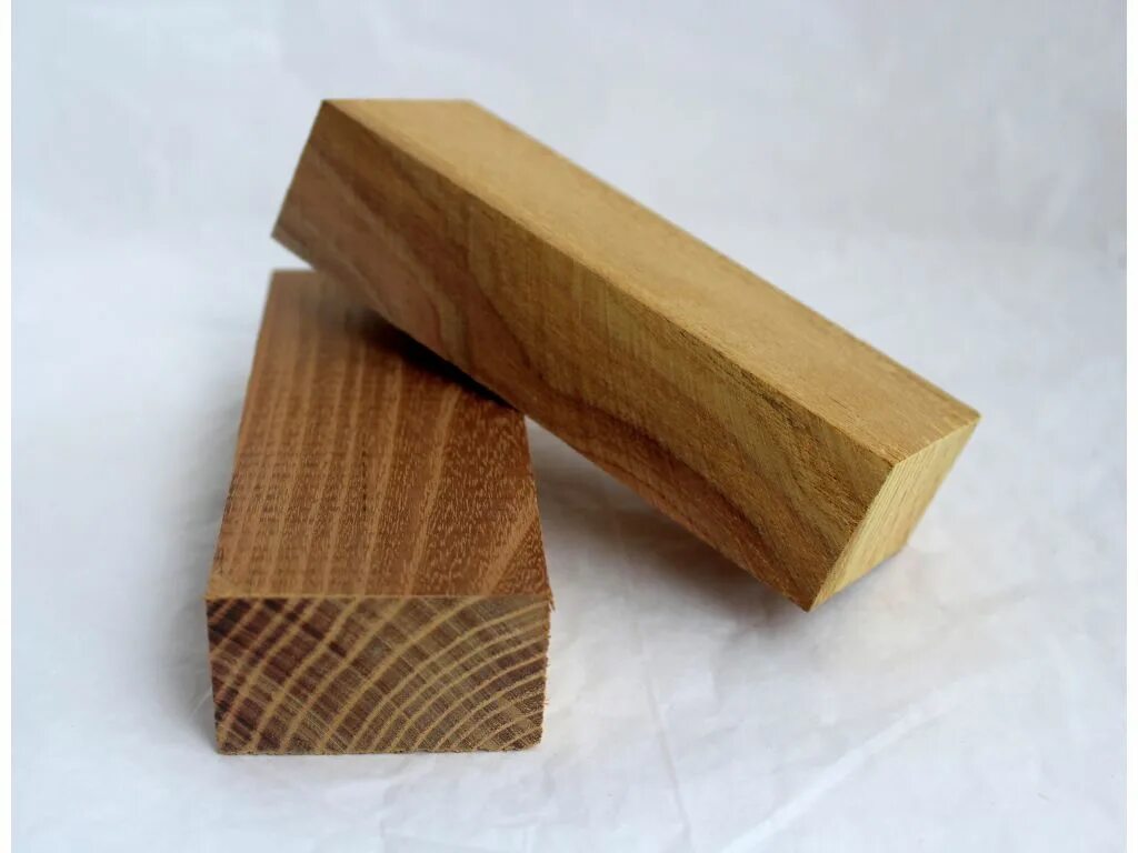 Деревянная заготовка. Круглая шкатулка из дерева. Шелковица деревянная заготовку. Кругляк алюминия д16т 400 мм. Резьба на бруске дерева.