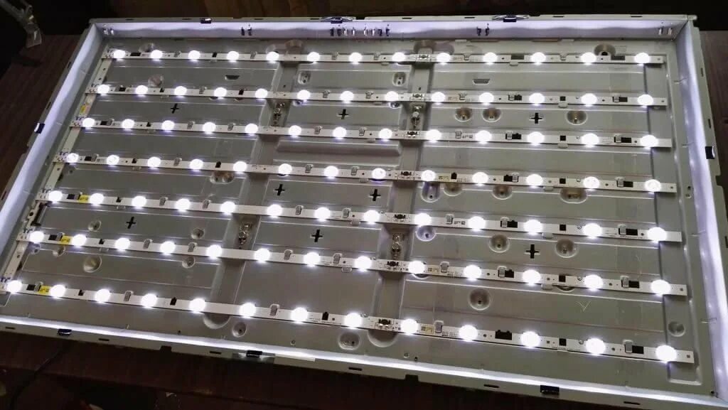 Матрица для телевизора lg 32lk540bpla. Lg 32lb561u подсветка. Led подсветка для lg 32lb552u. Замена светодиодных ламп телевизоре. Диоды подсветки для жк телевизоров lg 32lb525u.