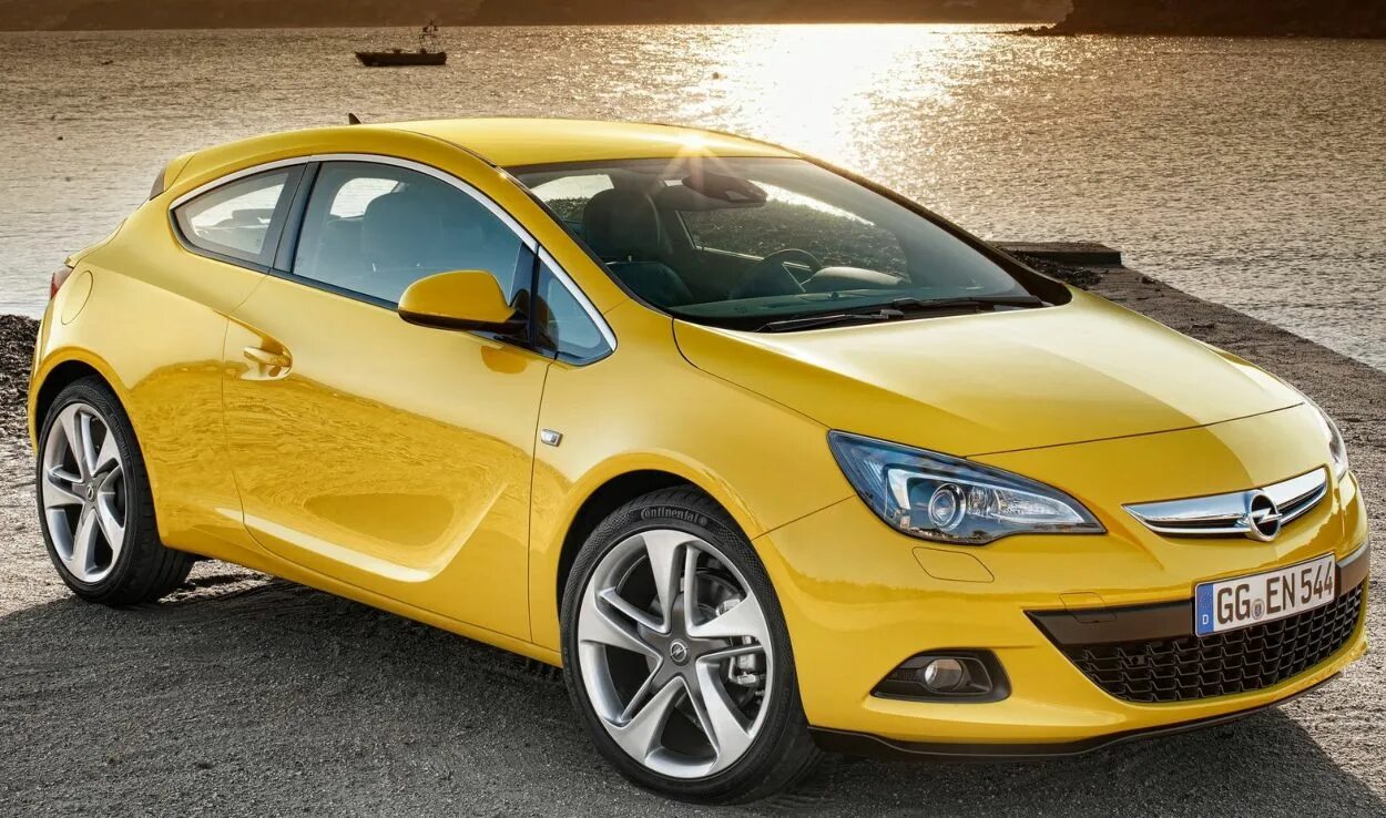 Опель астра седан 2012. Opel corsa a 5 door. Opel corsa на фоне моря. Opel astra j. 4 turbo седан.