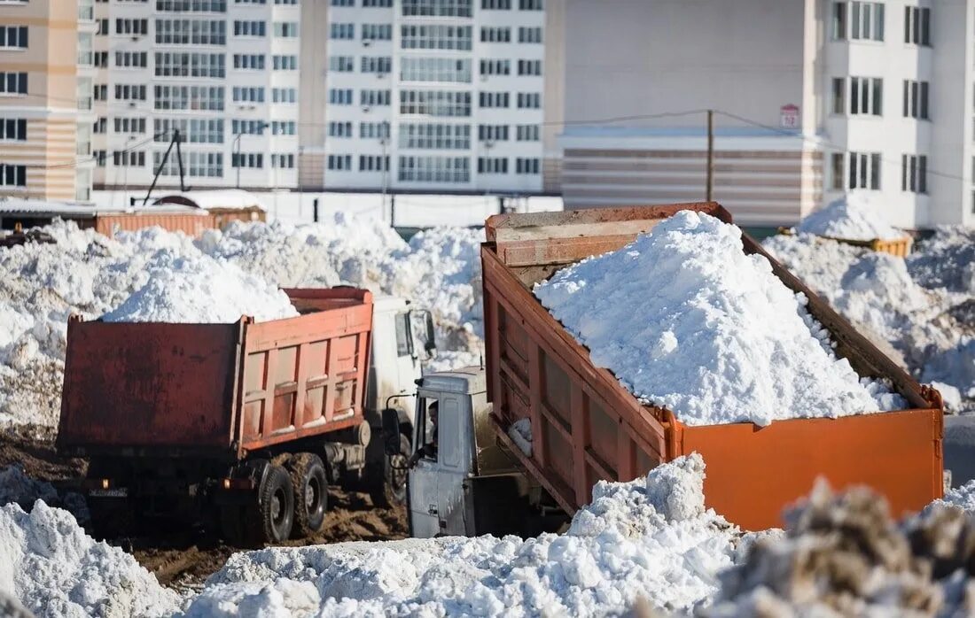 Уборка и вывоз снега. Вывоз снега. Вывоз мусора и снега. Камаз 55111 уборка снега. Вывоз снега камаз 65115.