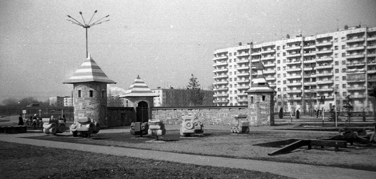 Белгород в 1980 году фото. Парк победы белгород. Город белгород в 80 годы. Универмаг белгород 2000 год. Белгород в 2000-е годы.