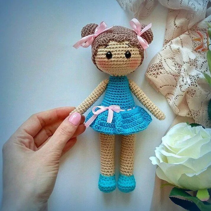 Кукла амигуруми долли крючком. Кукла амигуруми crochet doll maria. Вязаная куколка элси. Мк кукла амигуруми крючком. Игрушки амигуруми.
