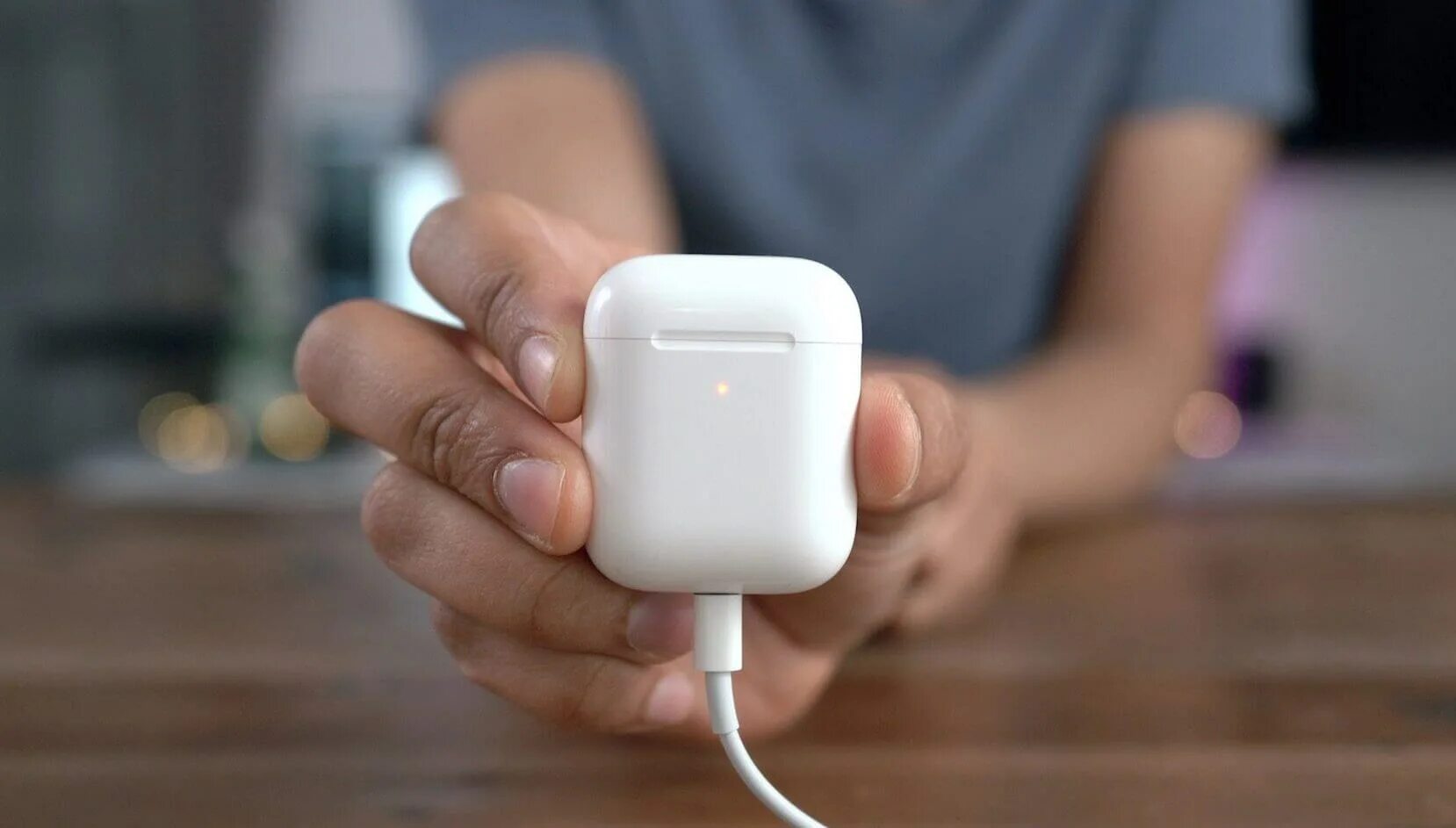 Аэрподс 2. Эирподс 2. Apple аирподс зарядка. Наушники аирподс 2. Зарядка аирподс 2.
