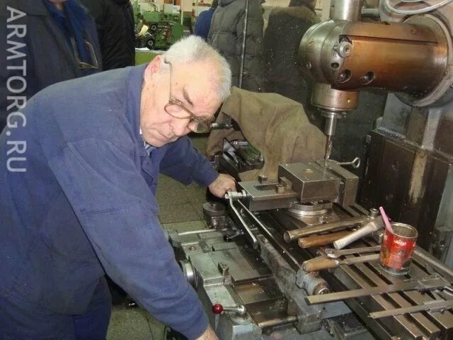 Ткацкая фабрика передовая текстильщица. Завод в королеве. Заводы в королеве вакансии. Завод в королеве. Фабрика передовая текстильщица директор.
