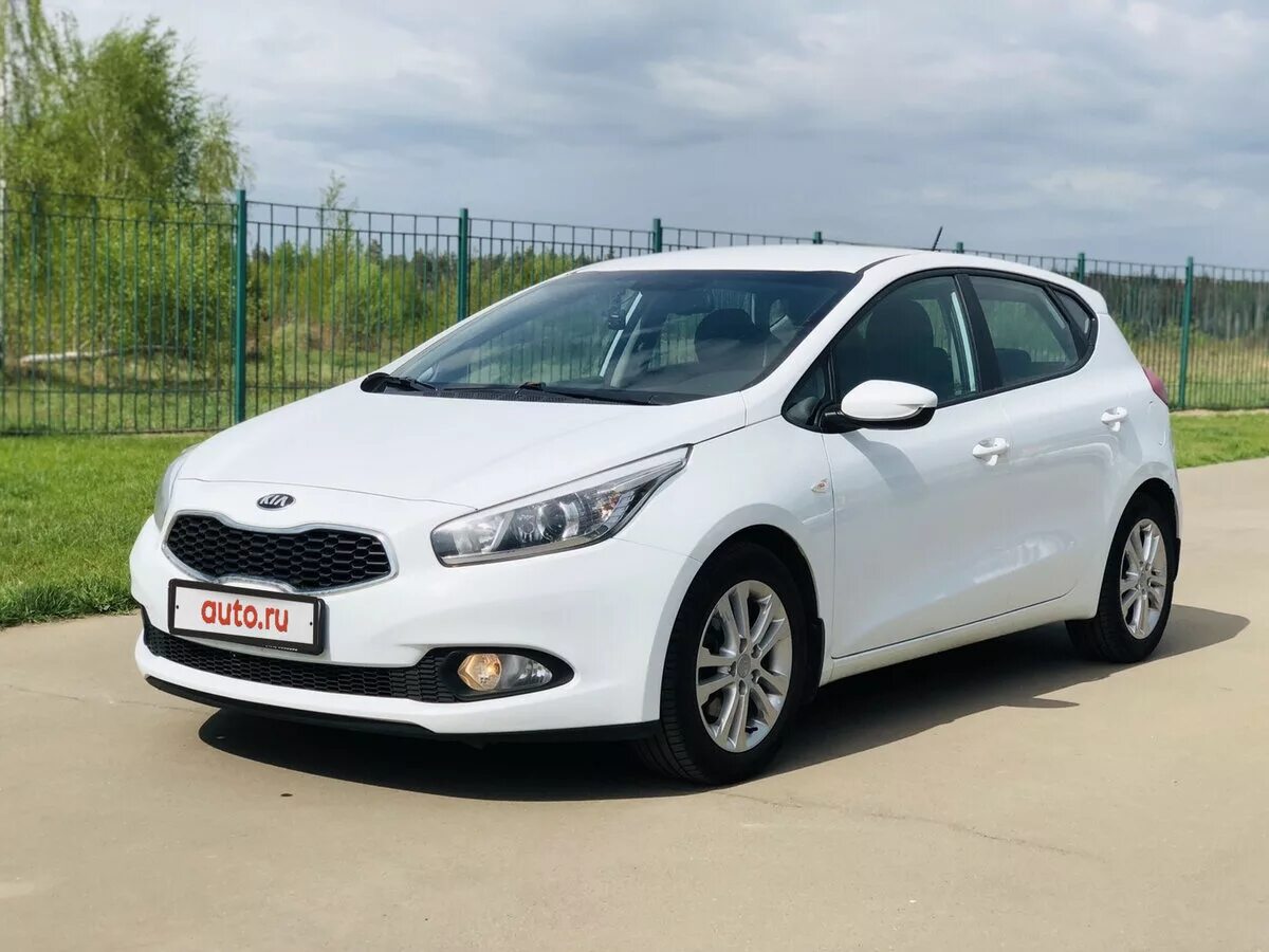 Киа сид хэтчбек 2013. Kia Ceed 2013 хэтчбек. Kia Ceed 2012 хэтчбек белый. Kia Ceed 2012 белая. Kia Ceed 2013 белая.