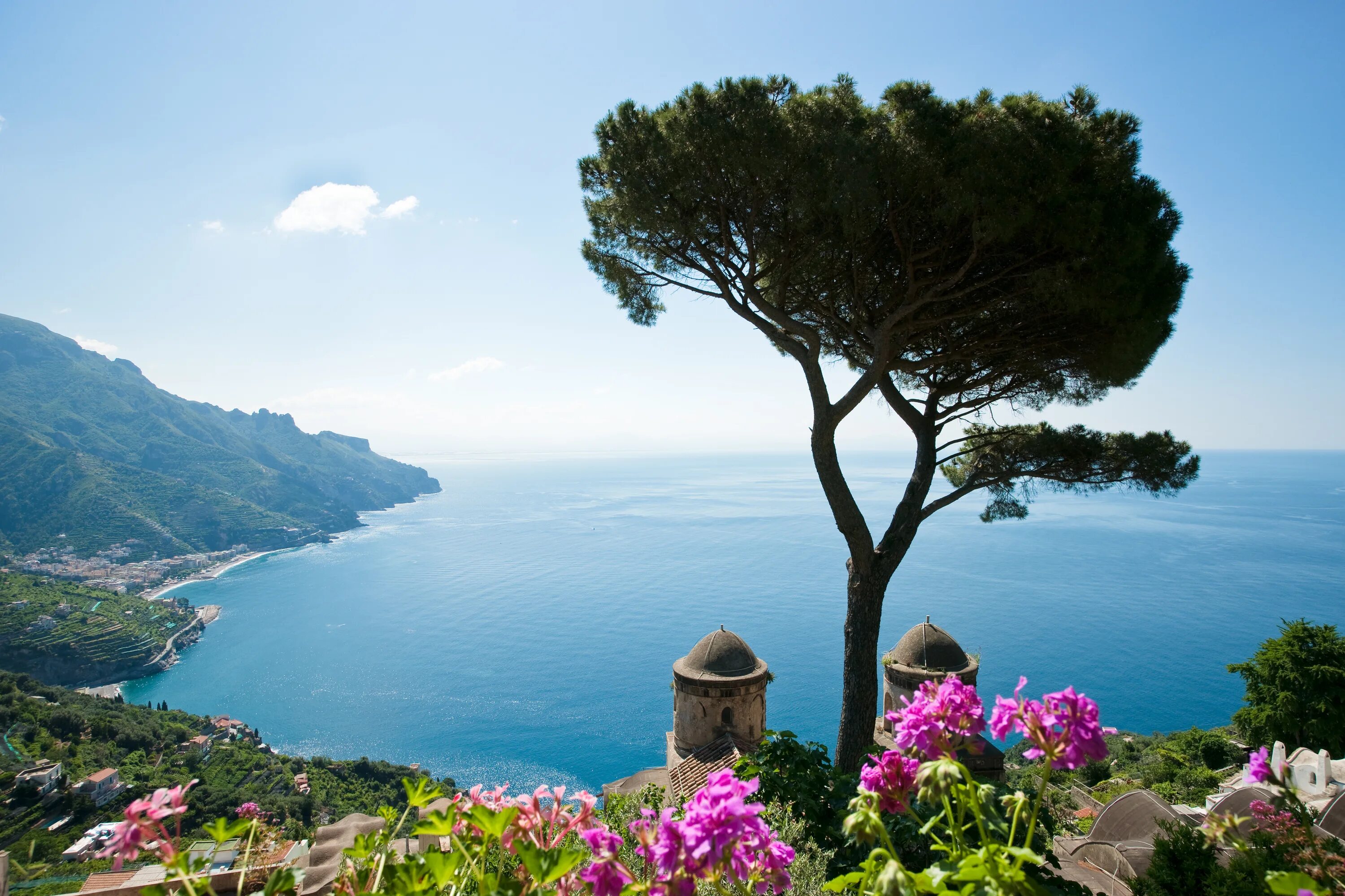 Италия Амальфи сосна. Равелло (Ravello). Капри Равелло Амальфи. Амальфитанское побережье Равелло. Средиземноморье италии