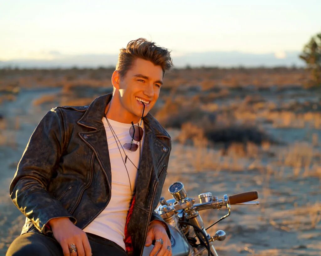 Стрижка леонардо ди каприо. Ламборгини венено 2020. Laraki 2020. Дуэйн скала джонсон качок. Бугатти пабг мобайл.