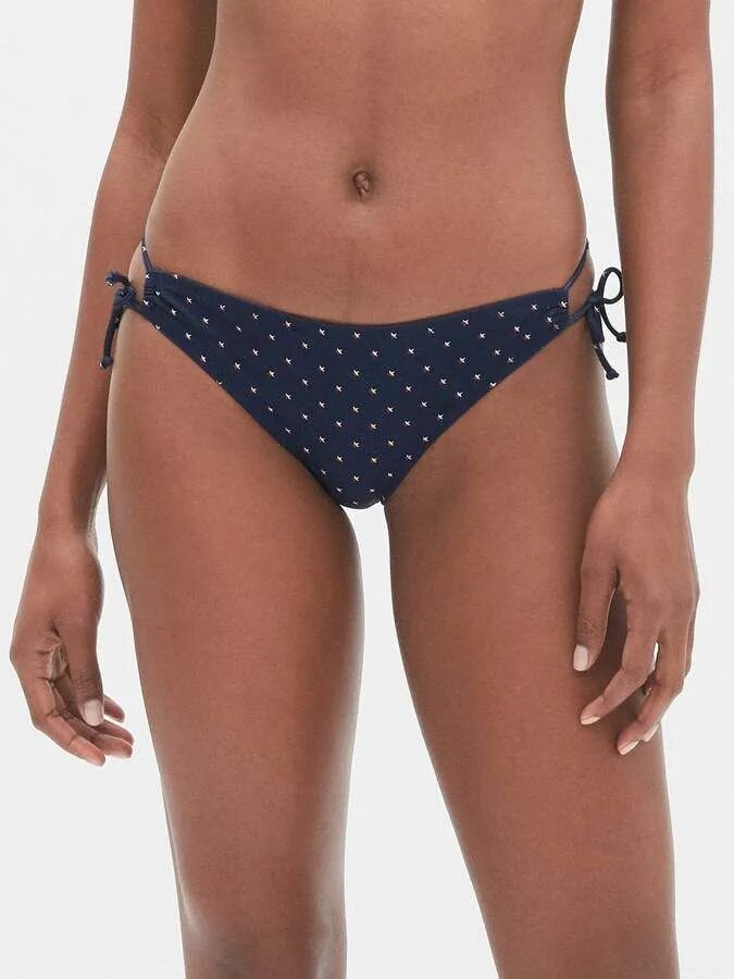 Зона бикини. Бикини классика модель. Классик бикини. Шугаринг глубокое бикини. Тонкий купальник.