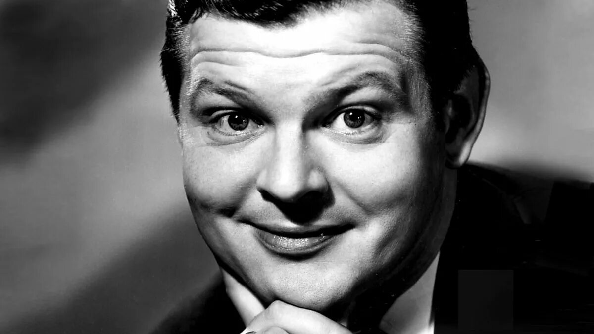 Бенни из шоу 4. Бенни хилл. benny hill show. английский комик.
