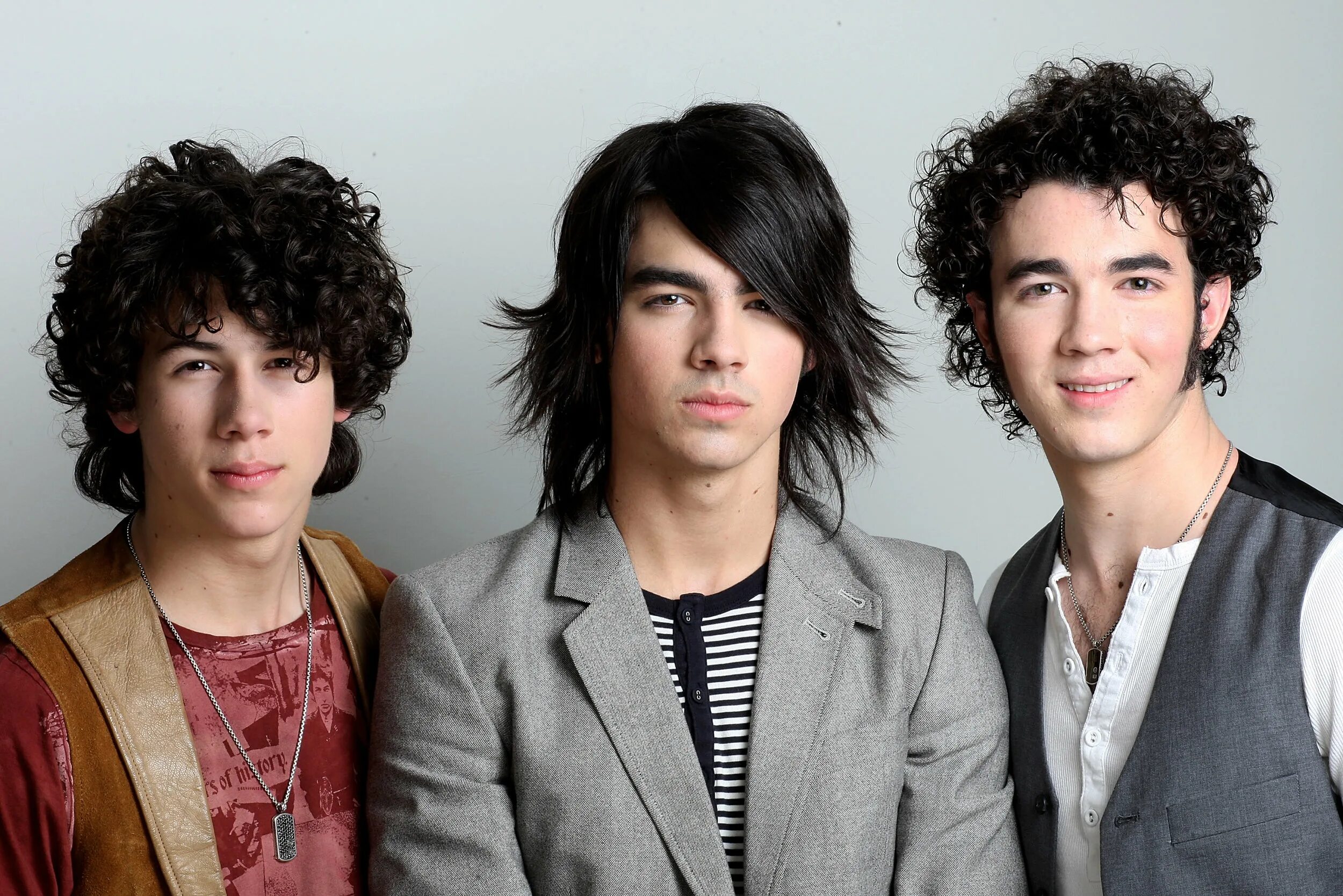 Братья jonas. Sucker jonas brothers обложка. Jonas brothers 2022. Джонас братья песни. Братья джонас 2010.