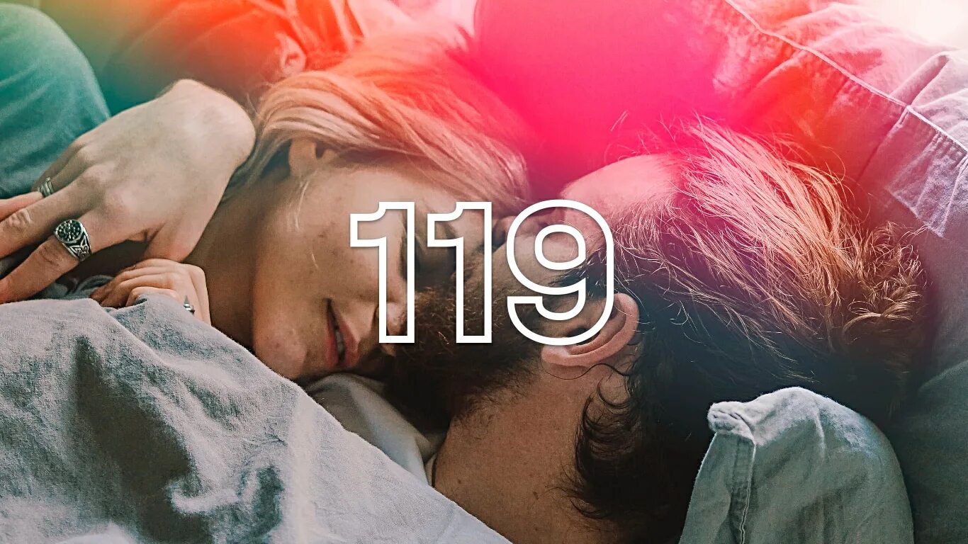 Возбуждение от музыки. Страстный мужчина. Энигма для любви. Мужчина и женщина в постели. Супружеские ласки.