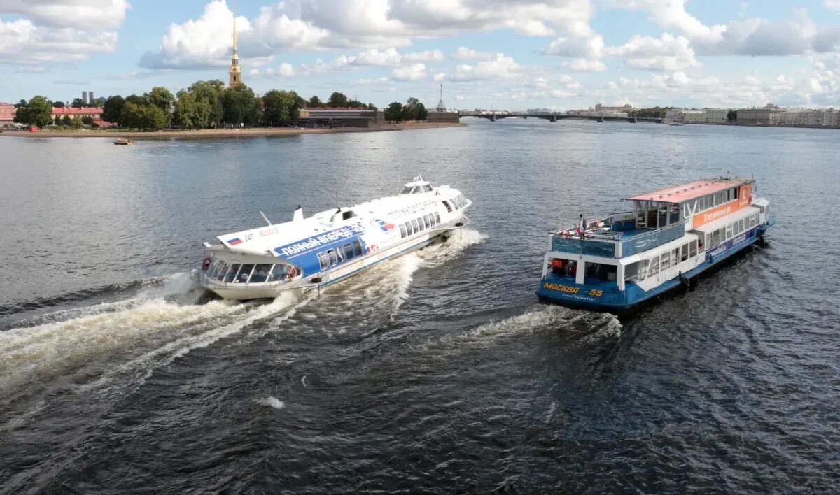 Движение пароходов. Метеор Санкт-Петербург. Метеор из Петергофа в Санкт-Петербург. Метеор из Петергофа.