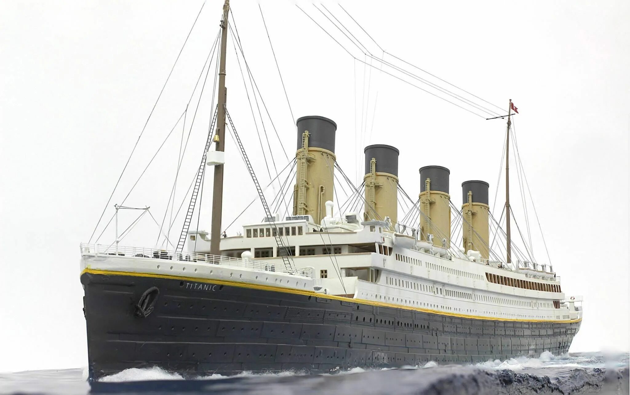 Типа rms. Rms augusta корабль. рмс титаник. корабль титаник сбоку. rms титаник.