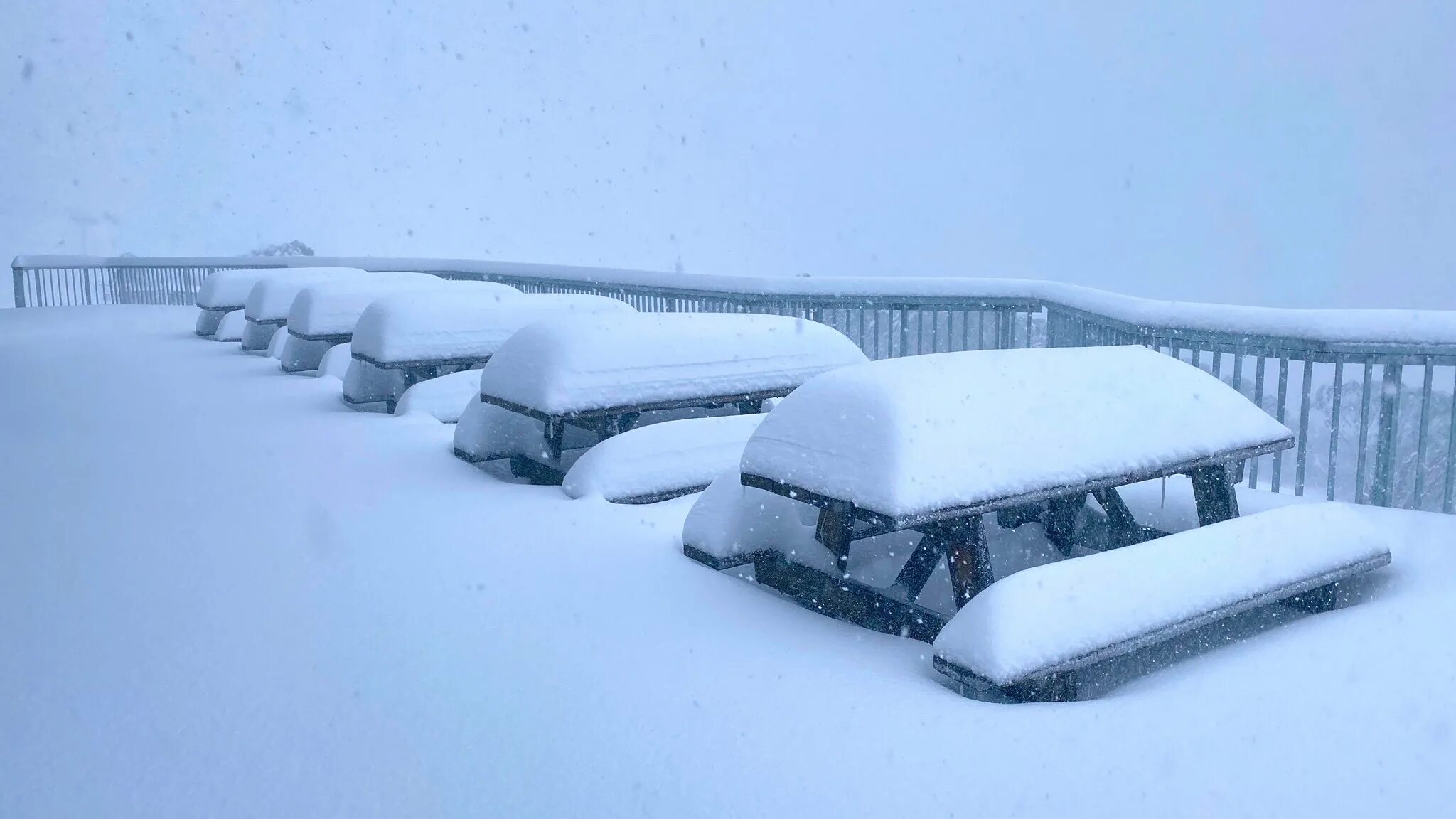 Snow start. Зимние катаклизмы. зима в австралии. snow nmg. районах, подверженных воздействию снежных бурь..